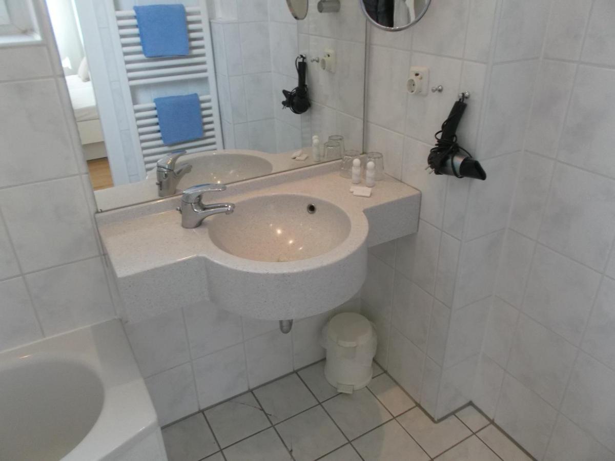 Art Ufer 3* Düsseldorf